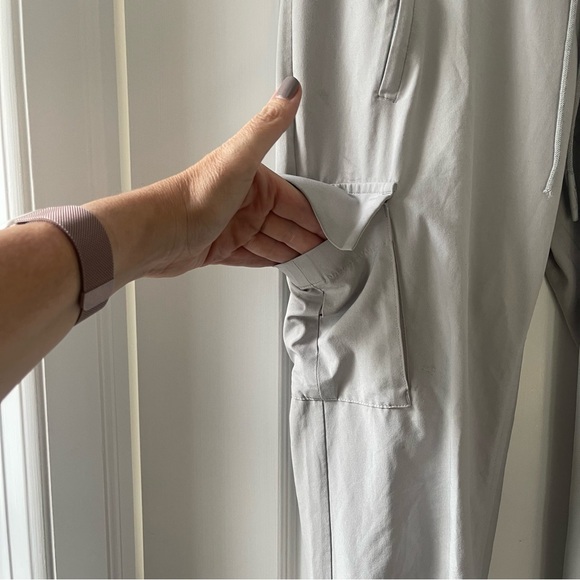 Athleta Sutton Jogger Cargo Pants Silver Gray Travel Minimalist Size 0 - Picture 4 of 10